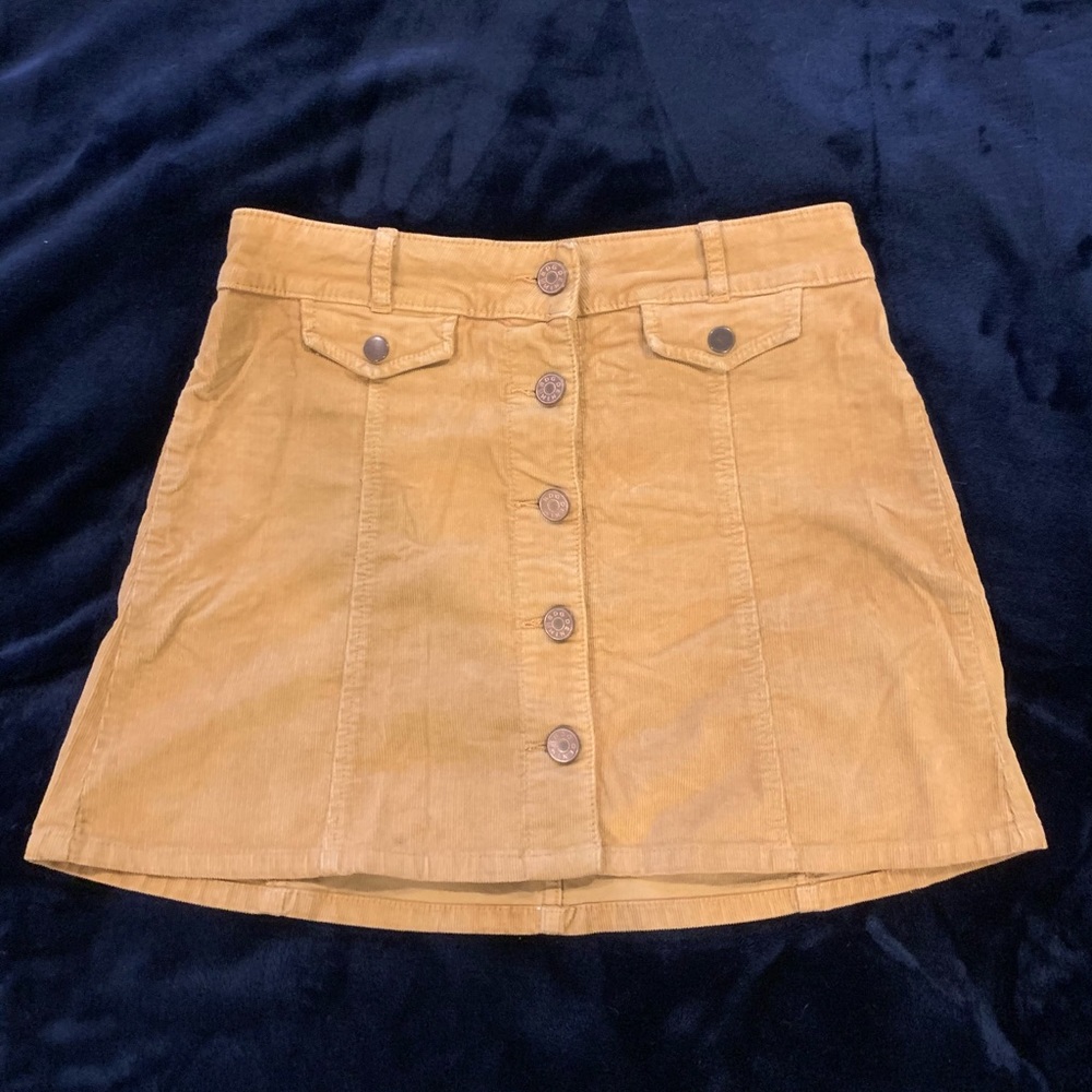 BDG yellow corduroy skirt!💫